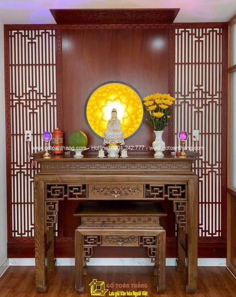 Bàn thờ gỗ Sồi được sơn màu dễ dàng theo phong cách nội thất của từng căn hộ