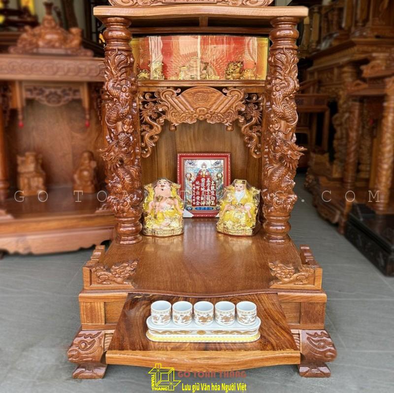 Chạm khắc hình rồng nổi độc đáo của bàn thờ Thần Tài gỗ gõ đỏ