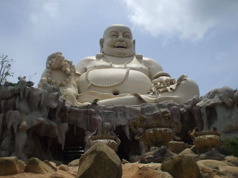 Tượng Phật Di Lặc là biểu tượng của từ bi và hạnh phúc