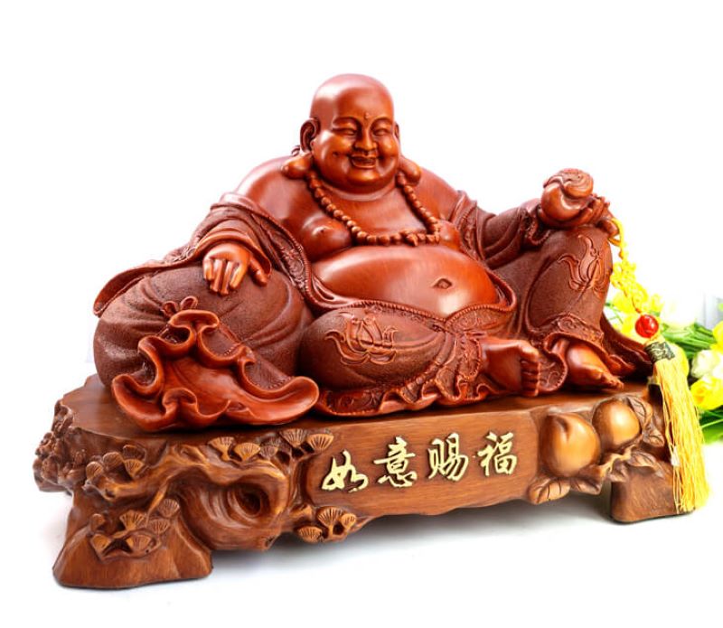 Phật Di Lặc được mô tả với một thân thể mạnh mẽ và đầy đặn
